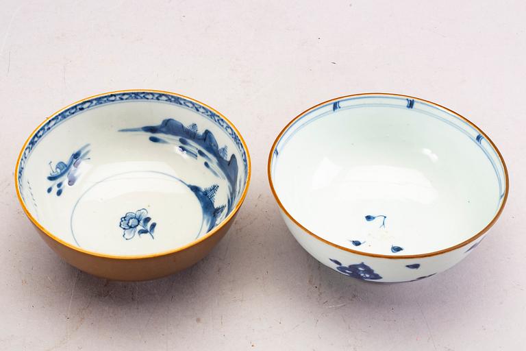 A set of 2 bowls, 2 plates and 2 cups and 2 saucers China Qianlong.