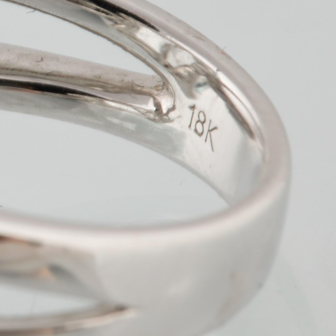 RING, 18K vitguld med briljantslipade diamanter 0.73 ct samt antikslipad akvamarin. Vikt 12,1 gram.