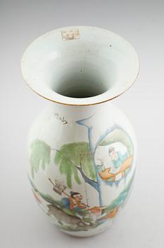 VAS, porslin, Kina, 1800-talets andra hälft.
