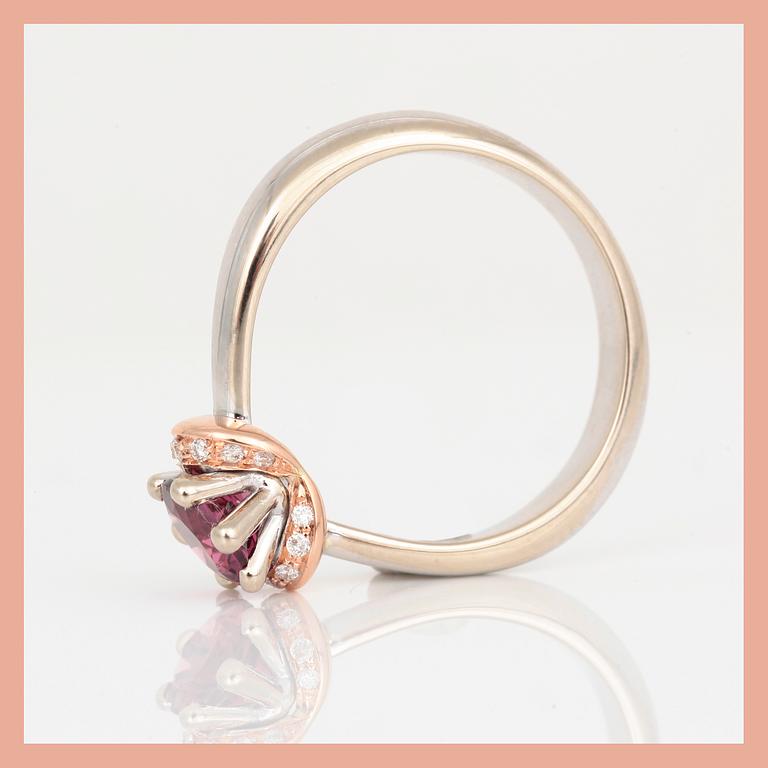 RING, 18K rose samt vitguld med rosa turmalin, tot ca 0,80 ct och små diamanter, tot ca 0,08 ct. Total vikt ca 5,59 g.