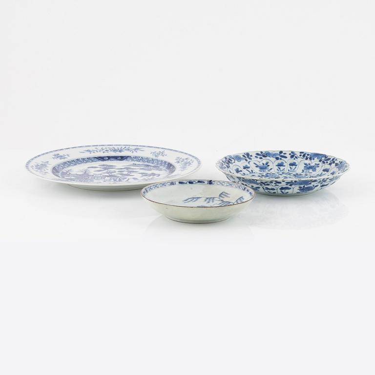 Three Chinese blue and white porcelain dishes, Qing dynasty, 18th/19th century.