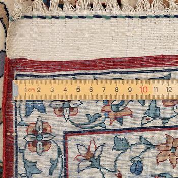Matta, semiantik Isfahan, centrala Persien, signerad (Sadegh) Seirafian, ca 174 x 113 cm.
