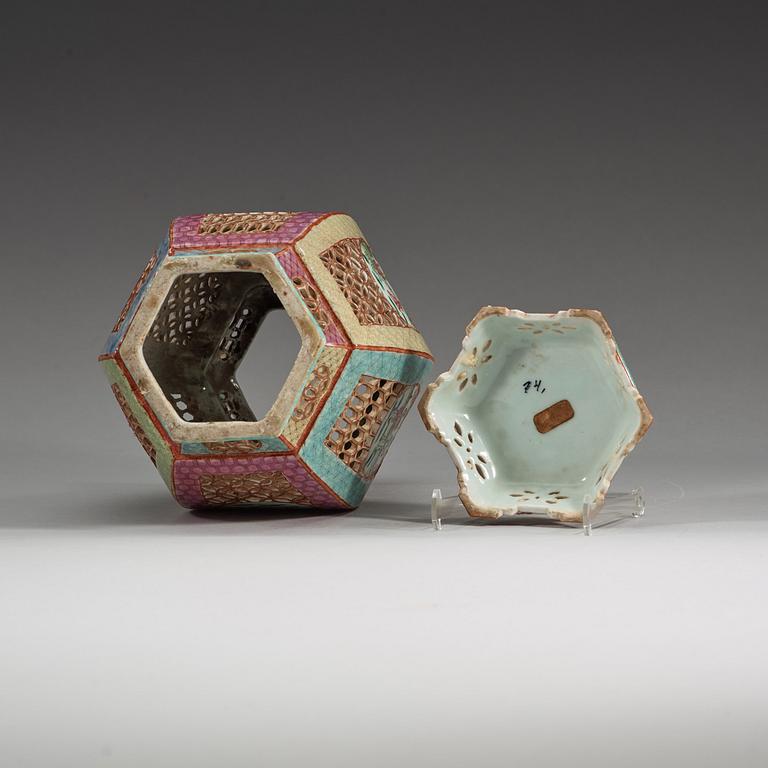 A famille rose lantern, Qing dynasty, 19th Century.