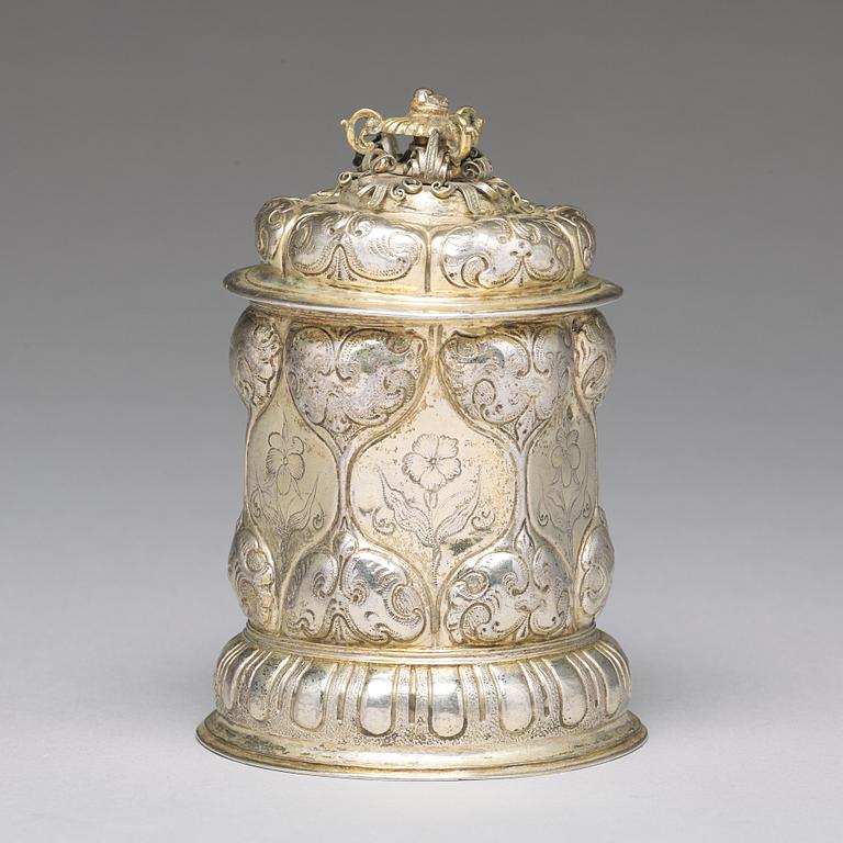 A German 17th century silver-gilt tankard, mark of Philipp Plapert, Nürnberg (1637-1665).