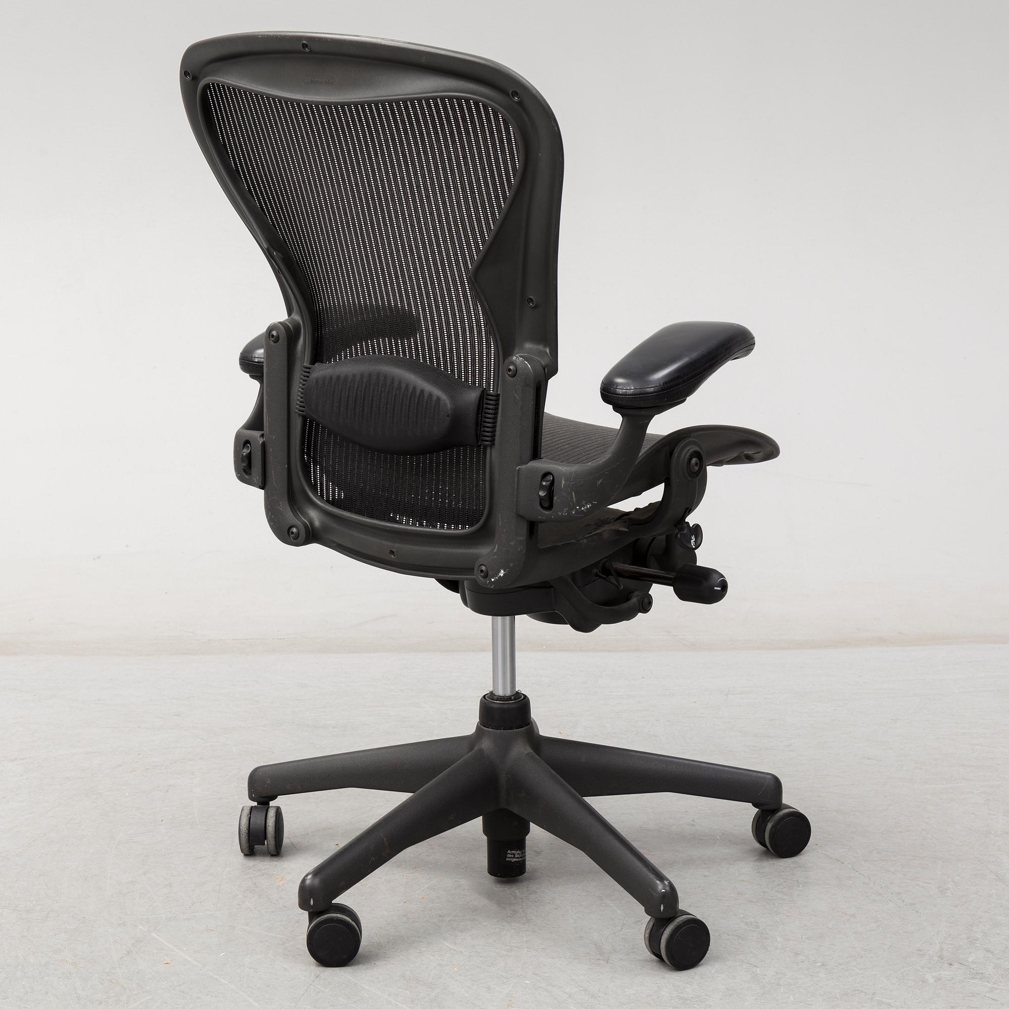 An 'Aeron' swivel armchair by Don Chadwich / Bill Stumpf, Herman Miller.