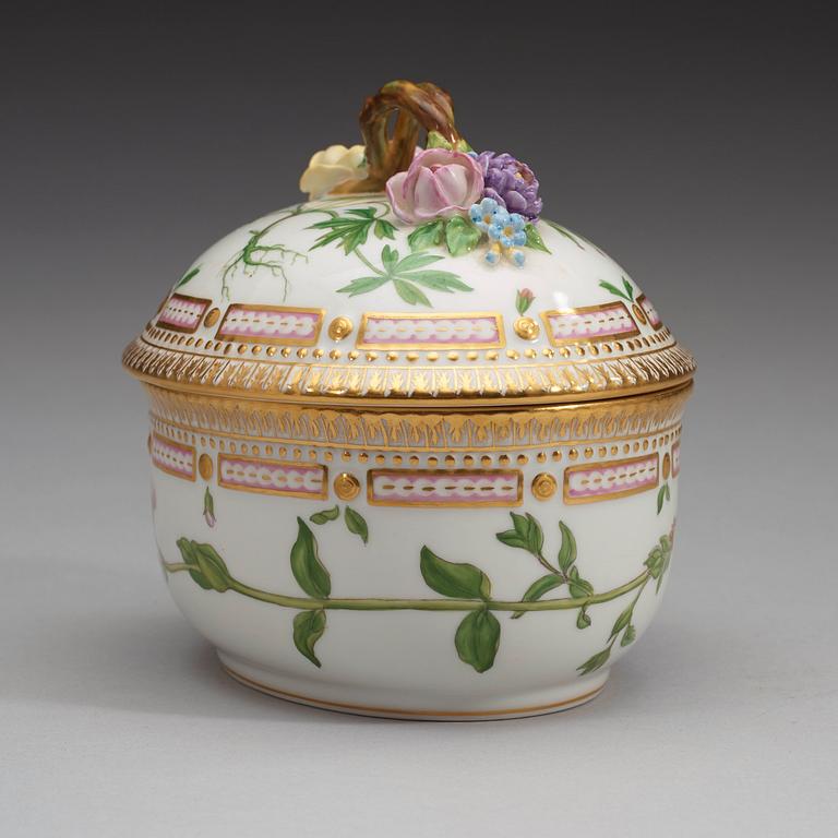 A Royal Copenhagen 'Flora Danica' bonboniere with cover, Denmark, 20th Century.