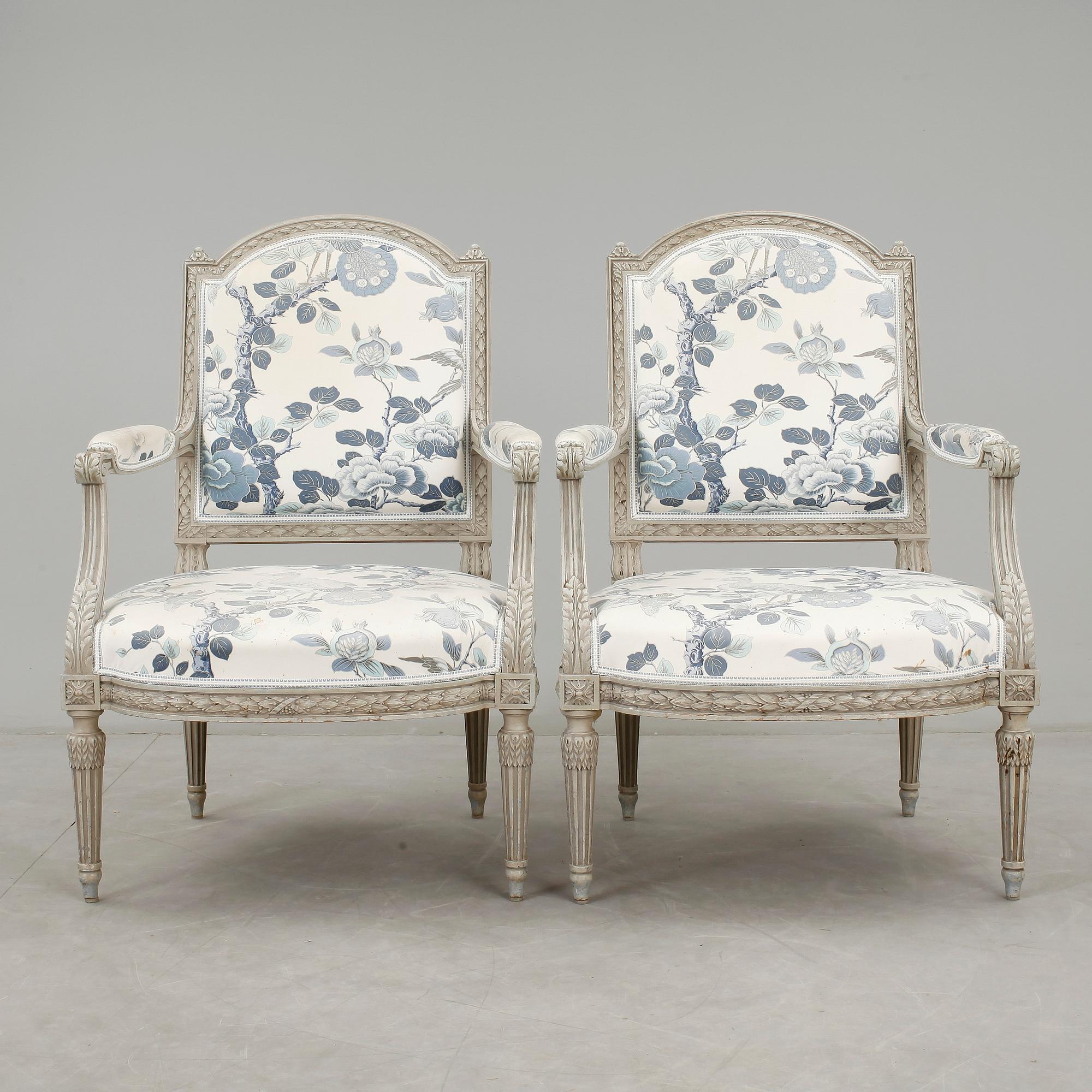 KARMSTOLAR, ett par, Louis XVI-stil, sent 1800-tal.