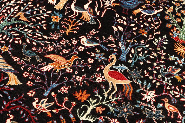 A Ziegler Ariana carpet, c. 292 x 203 cm.
