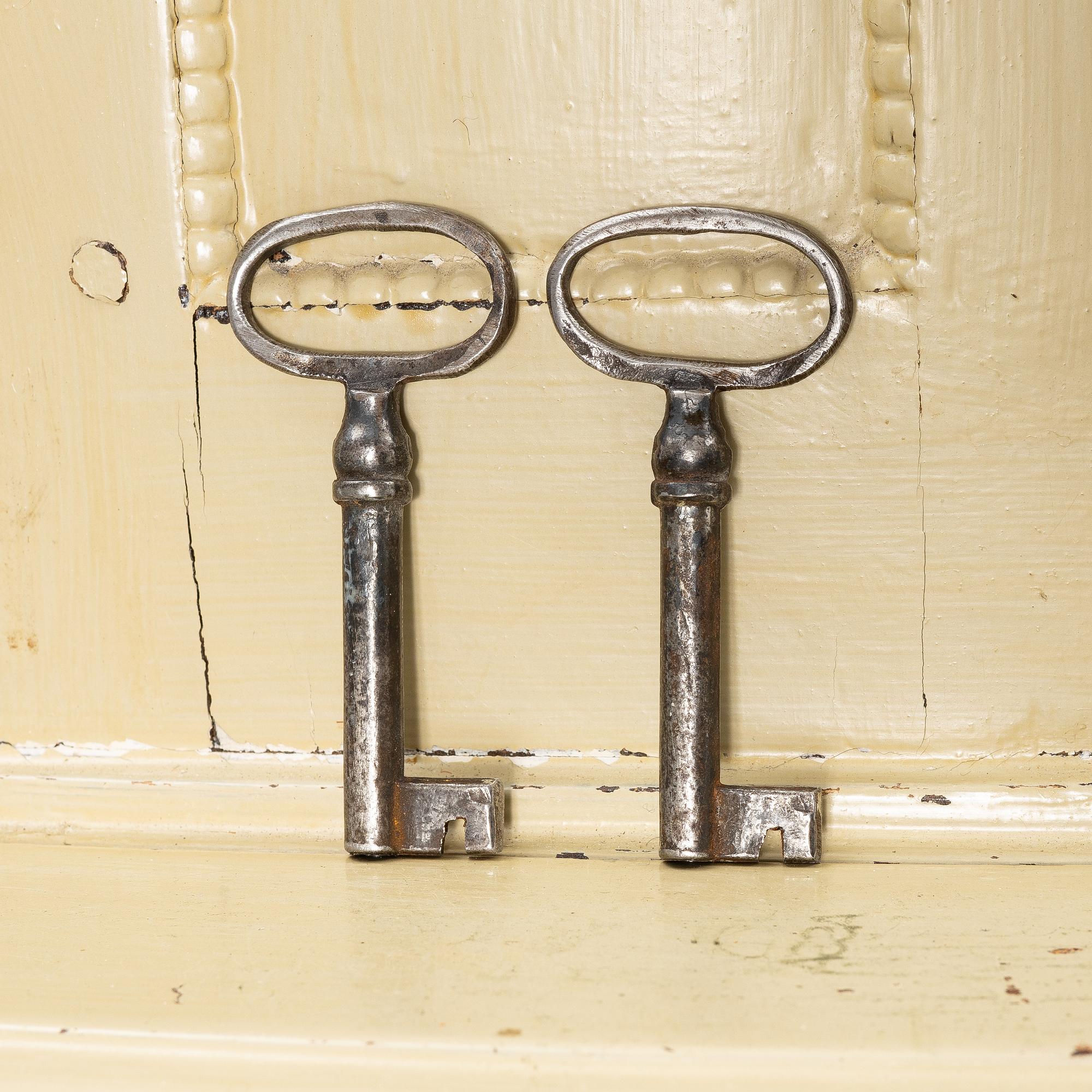 Corner cabinet, late Gustavian, circa 1800.