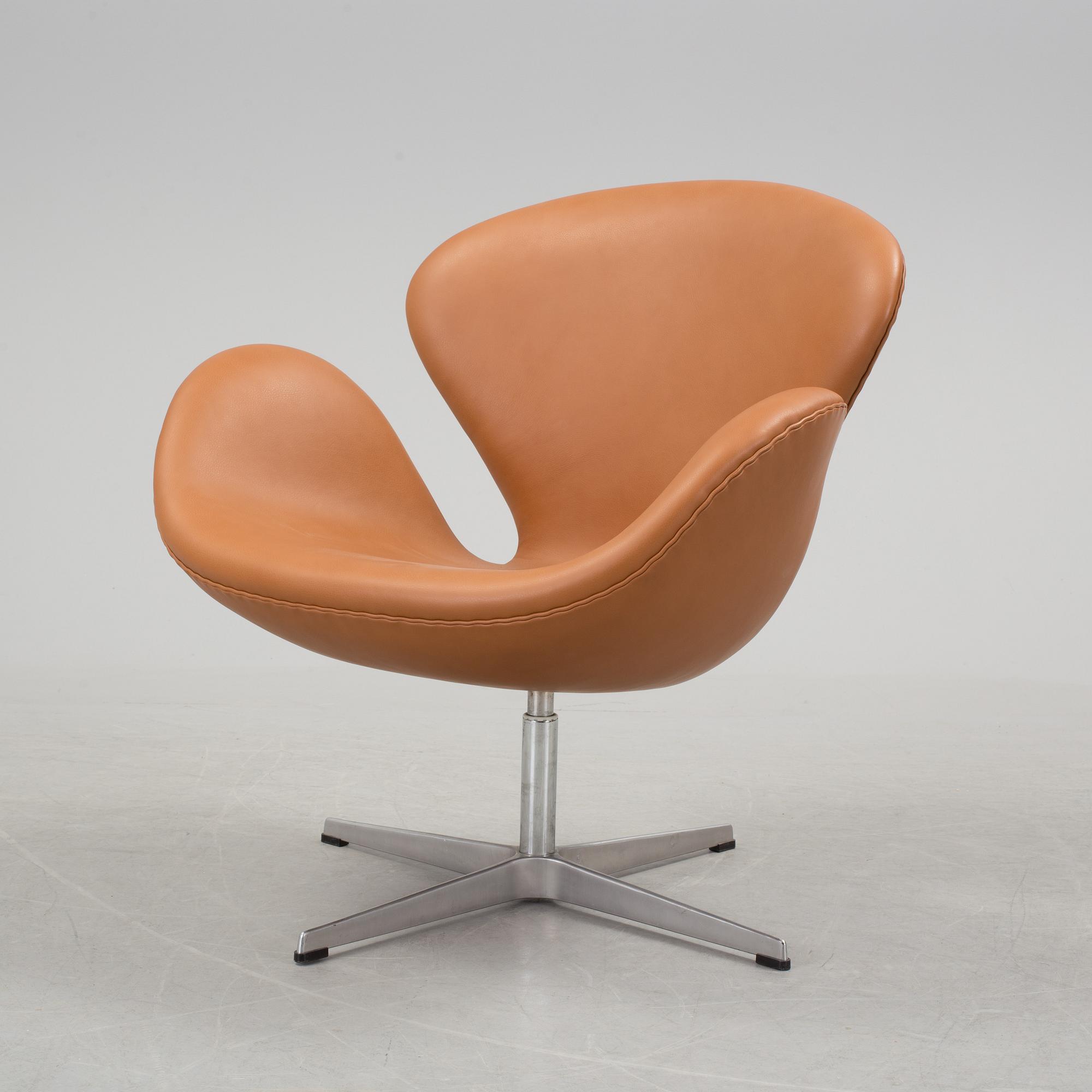 A Danish Arne Jacobsen "Svanen" armchair for Fritz Hansen, 1900-talets andra hälft.