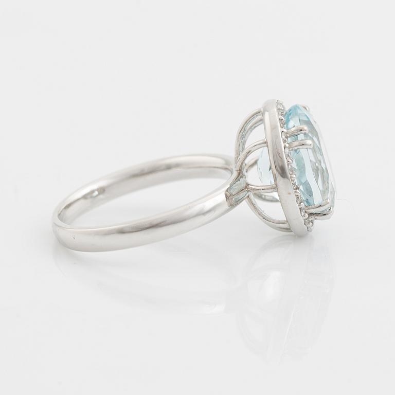 Ring with aquamarine and brilliant-cut diamonds.