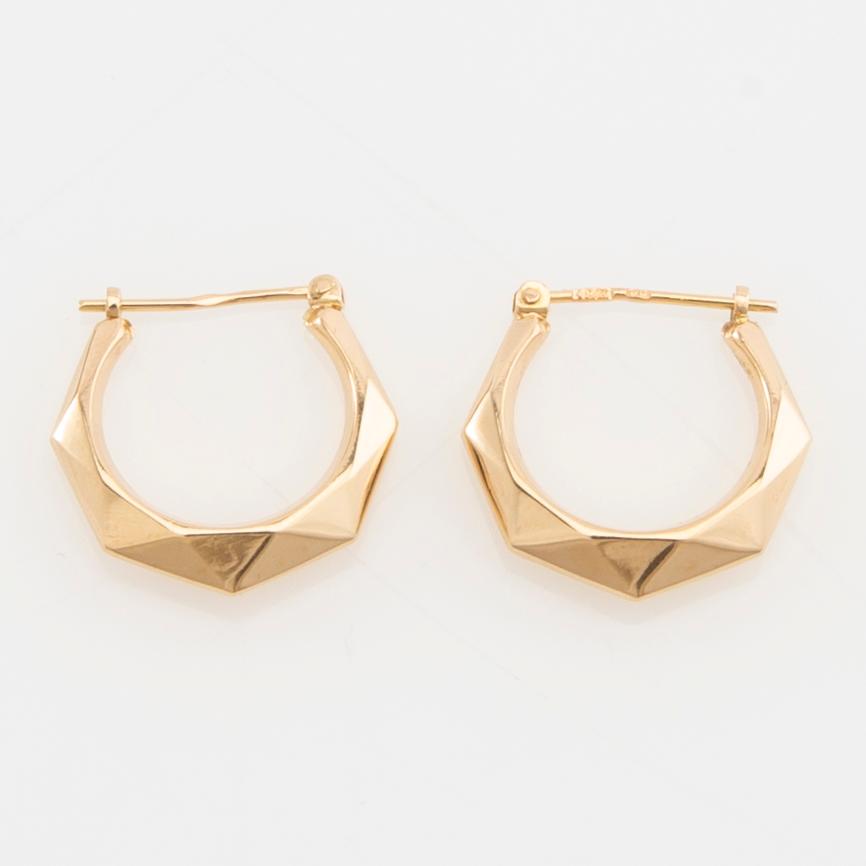 Earrings, a pair of 18K gold.