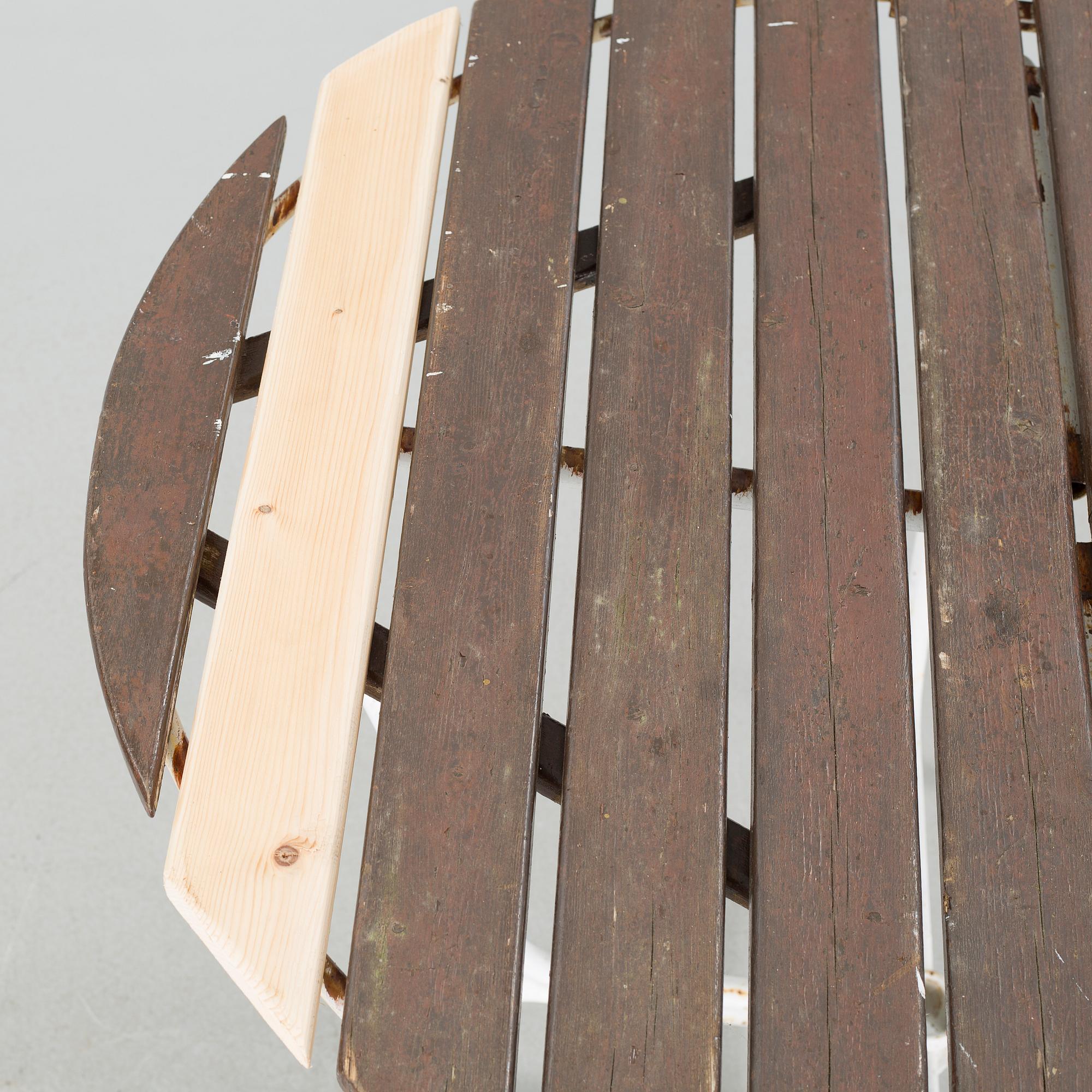 A garden table "8/90" and four garden chairs "P1", by AB Trädgårdsmöbler Osby.