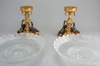 A PAIR OF FOOTED BOWLS.