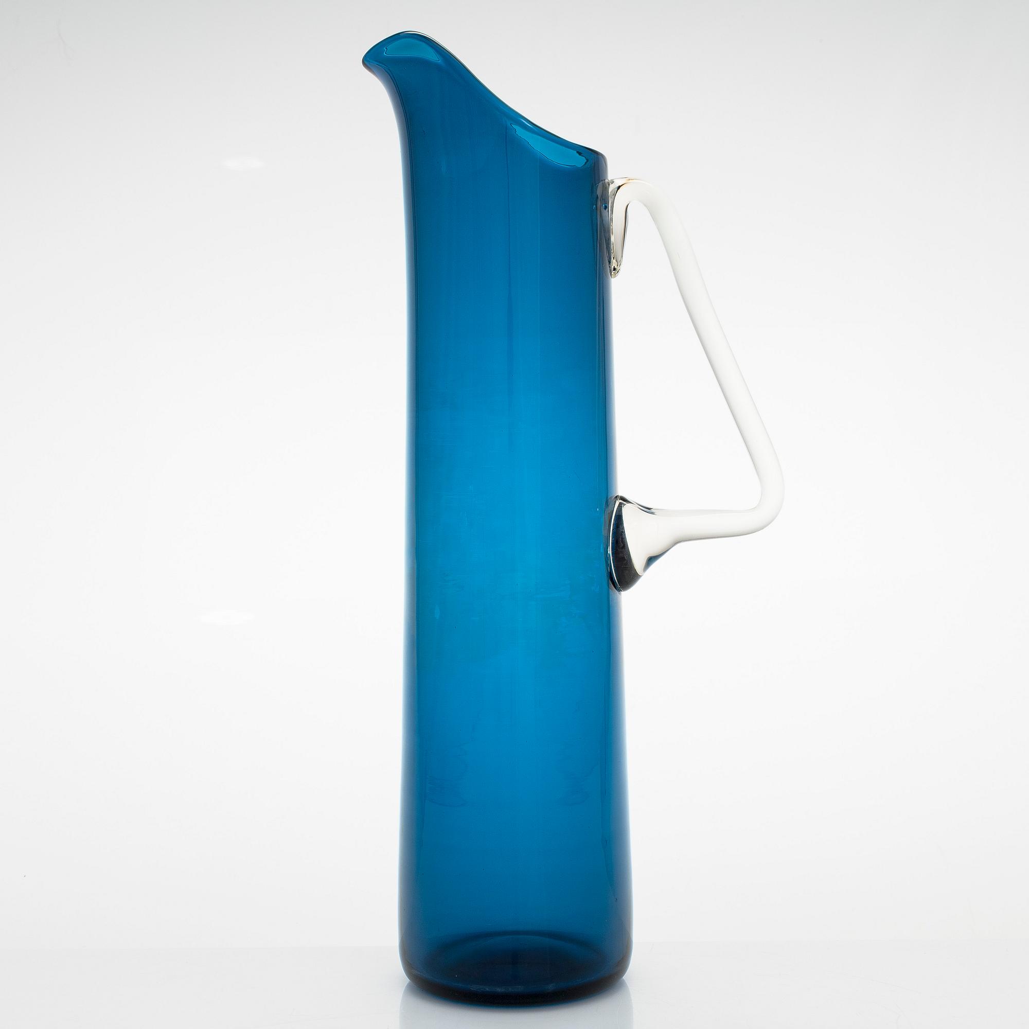 Nanny Still, a 'Harlequin' pitcher model 1743 for Riihimäki Glassworks.