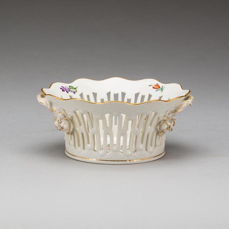 GALLERSKÅL, porslin. Royal Copenhagen. 1900-tal.