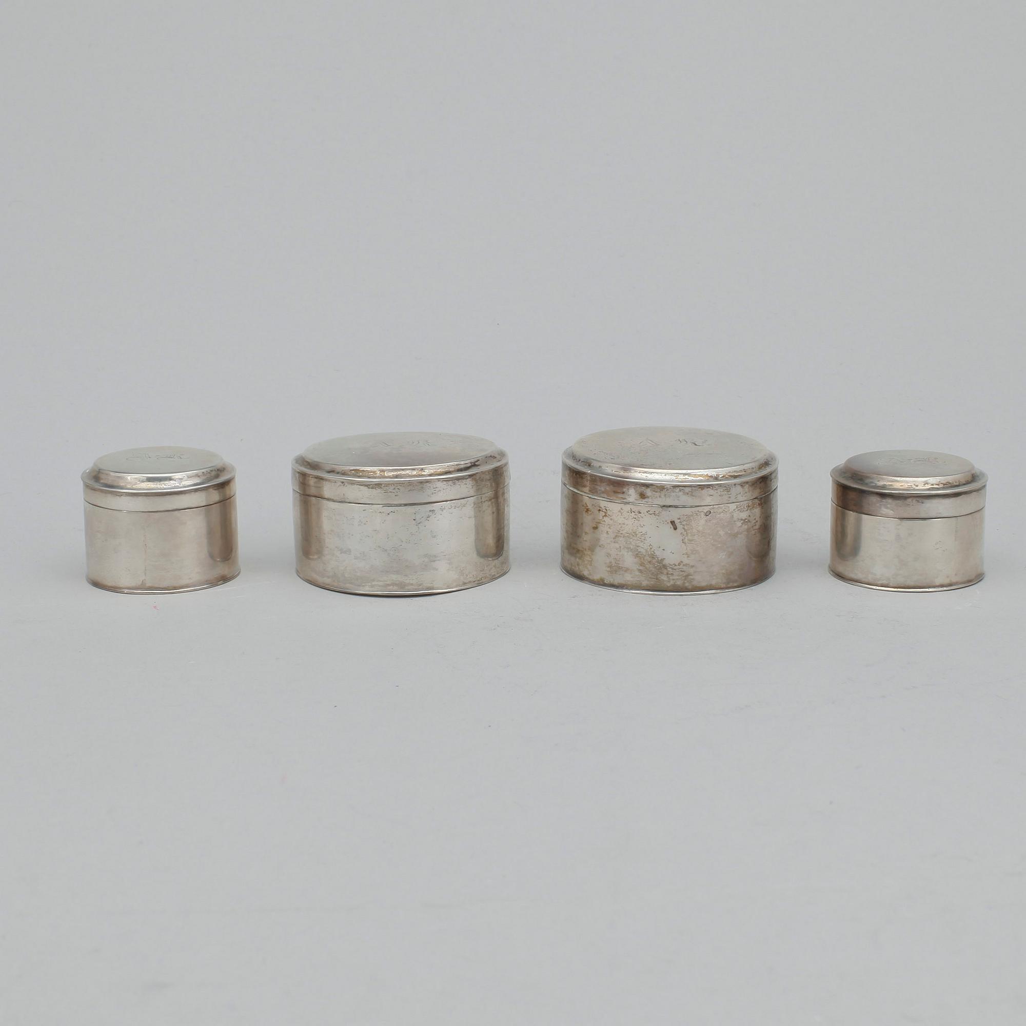 TOILETTEDOSOR, 2+1+1, silver, bla Gustaf Möllenborg. 1830-tal. Totalt ca 146 gram.