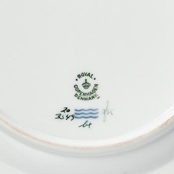A set of 12 Royal Copenhagen 'Flora Danica' dinner plates, Denmark, 20th Century.