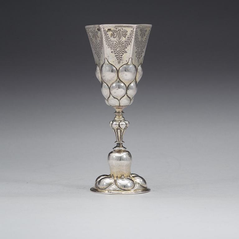 A German early 17th century silver-gilt cup, marks of Georg Rühl, Nürnberg (1598-1625).