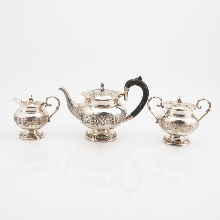 An early 20th century Indian silver three pcs silver tea service total weight 1270 grams.