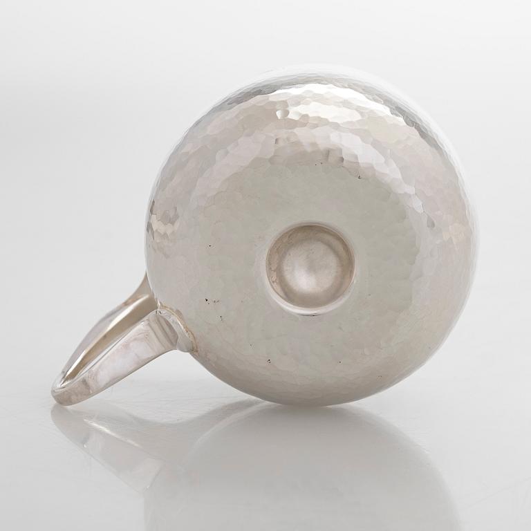 Tapio Wirkkala, kuksa, "Isännänmuki", hopeaa, TW 463, Kultakeskus, Hämeenlinna 1989.