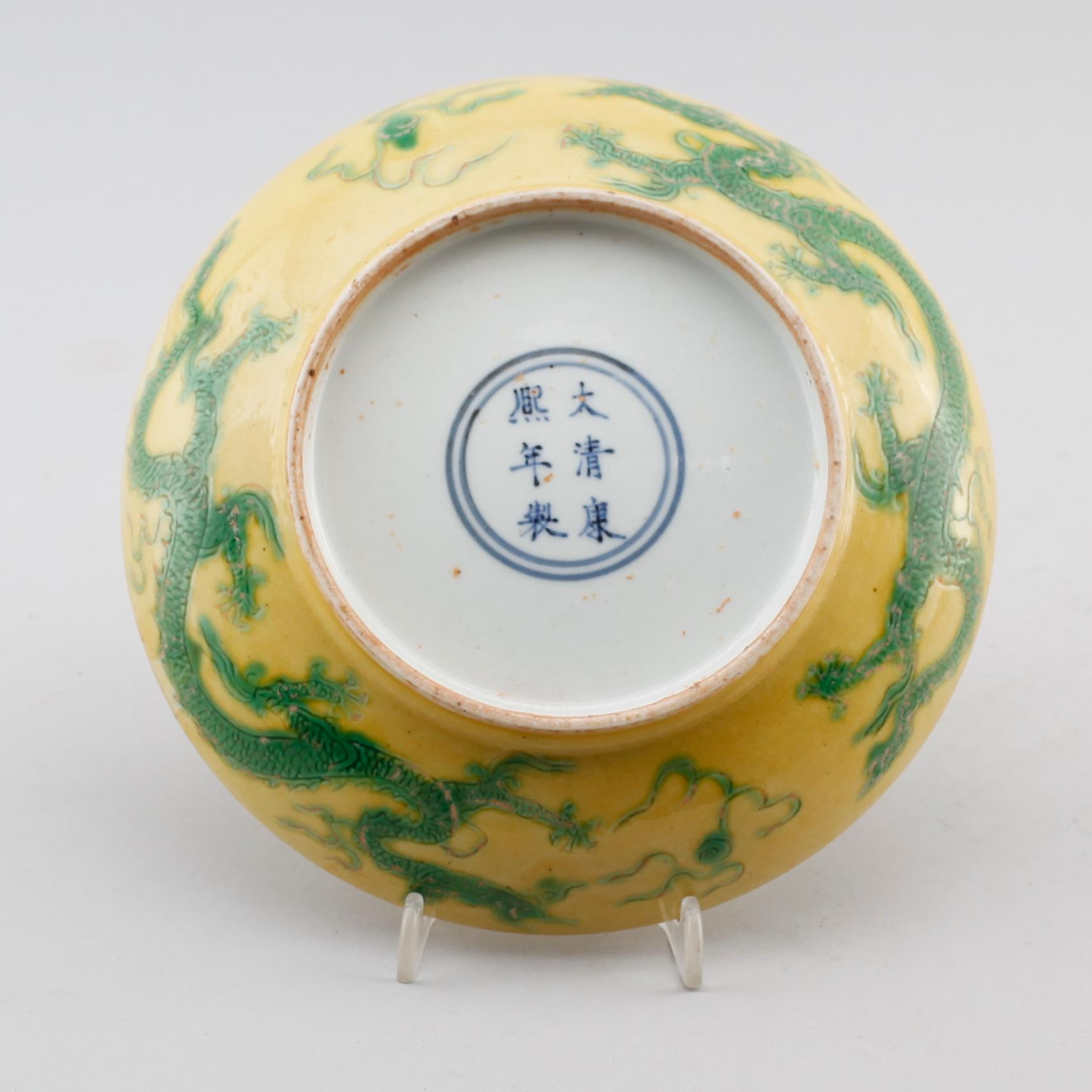 SKÅLFAT, porslin, Kina, med  Kangxi sex karaktärers märke, 1900-tal.