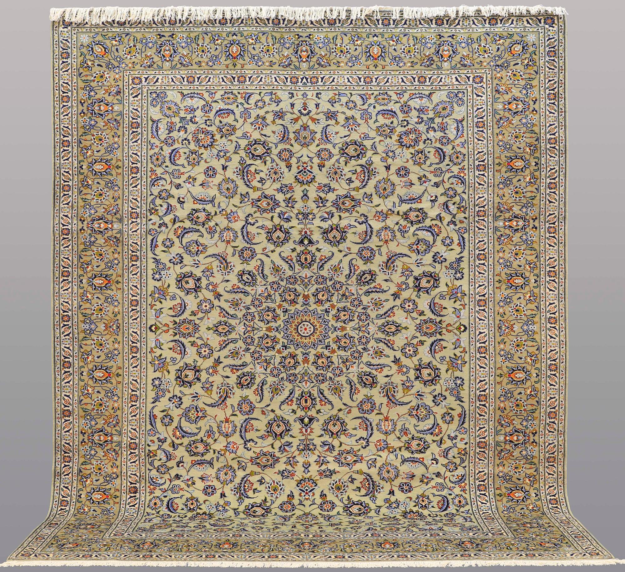 A CARPET, Kashan, signerd, ca 383 x 300 cm.