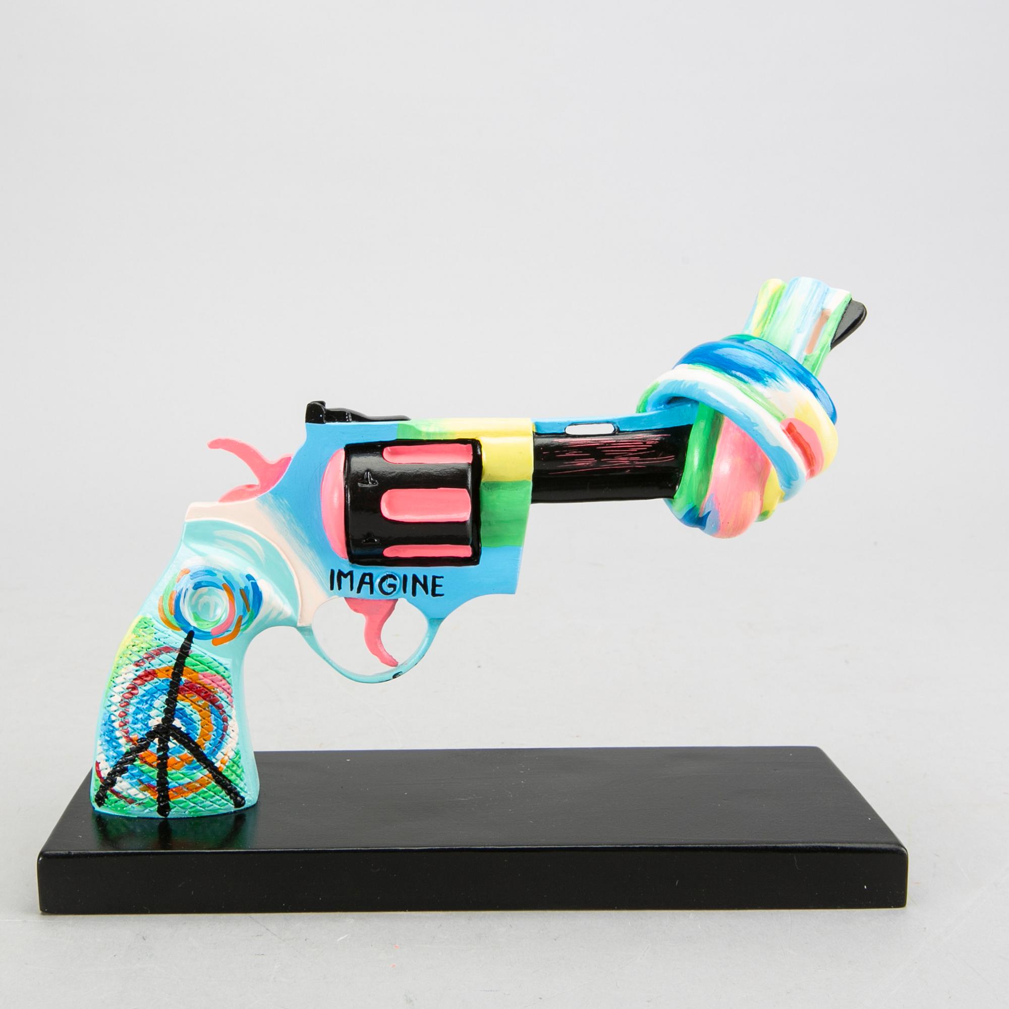 Carl Fredrik Reuterswärd,  Non-Violence Project Foundation skulptur 2012.