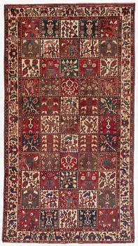 Carpet, Bakhtiari, 300 x 160 cm.