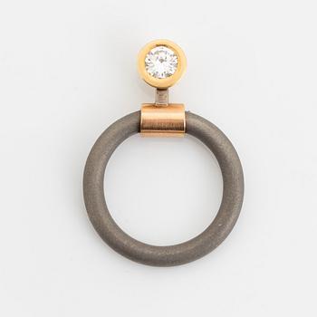Glenn Roll, ring with brilliant cut diamond.