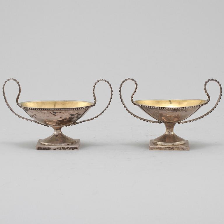 SALTKAR, ett par, silver, Petter Gillberg, Varberg, 1791. Vikt 150 g.