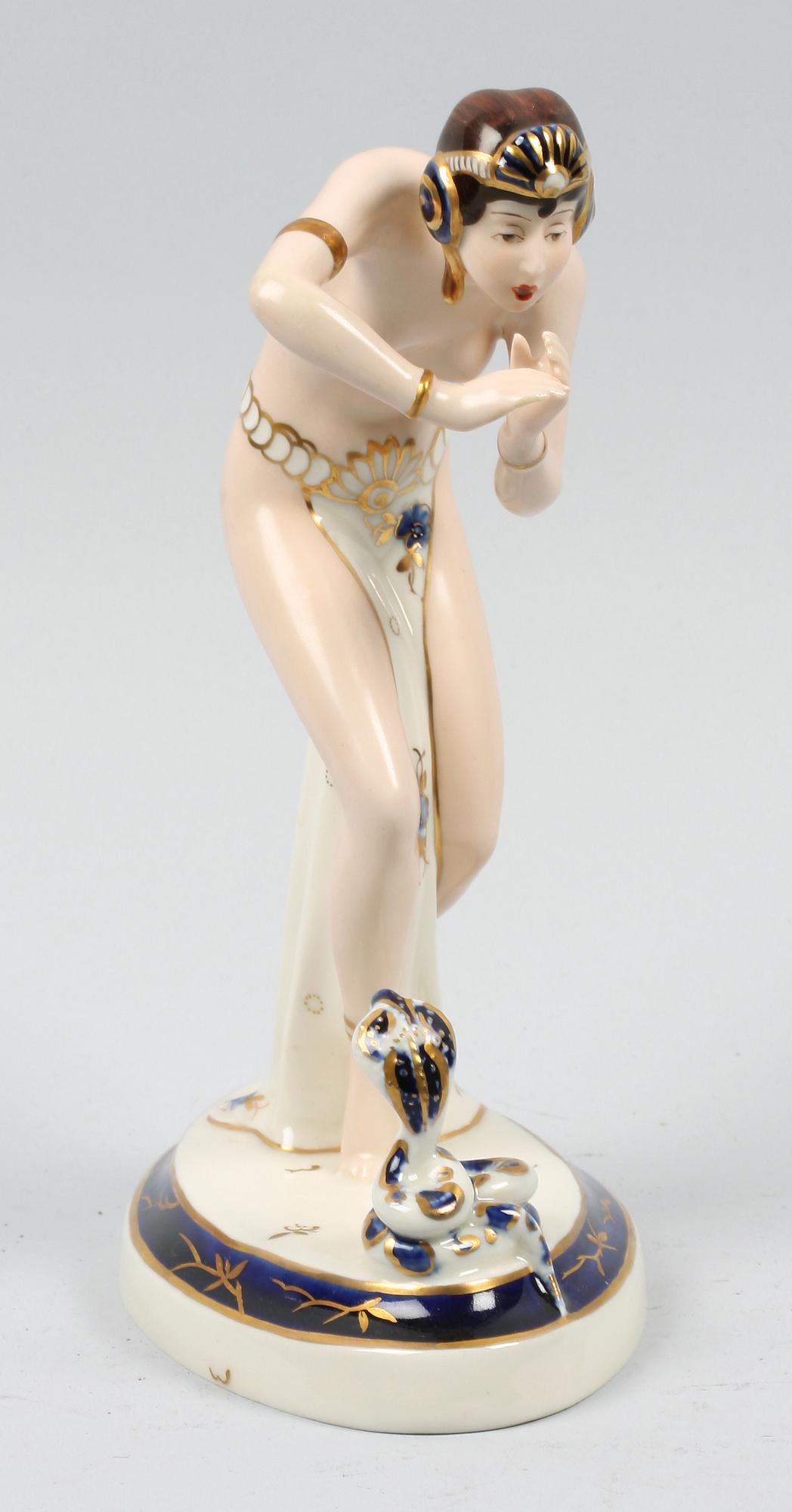 FIGURIN, porslin. Royal Dux. 1930/40-tal.