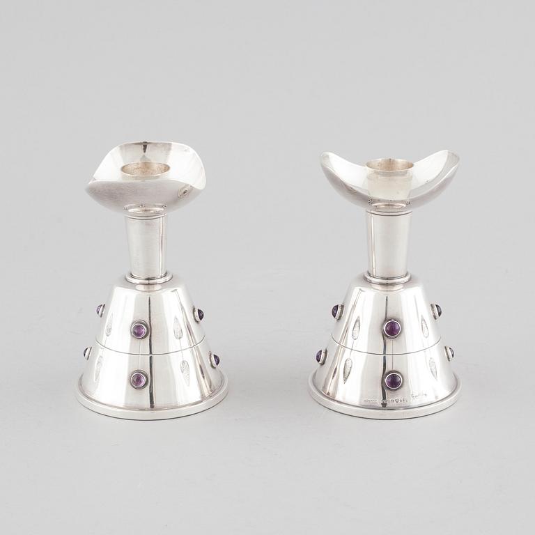 A pair of candleholders by Tage Göthlin in silver for Tesi, Gothenburg, year 1956. Weight in tot 580 gram.