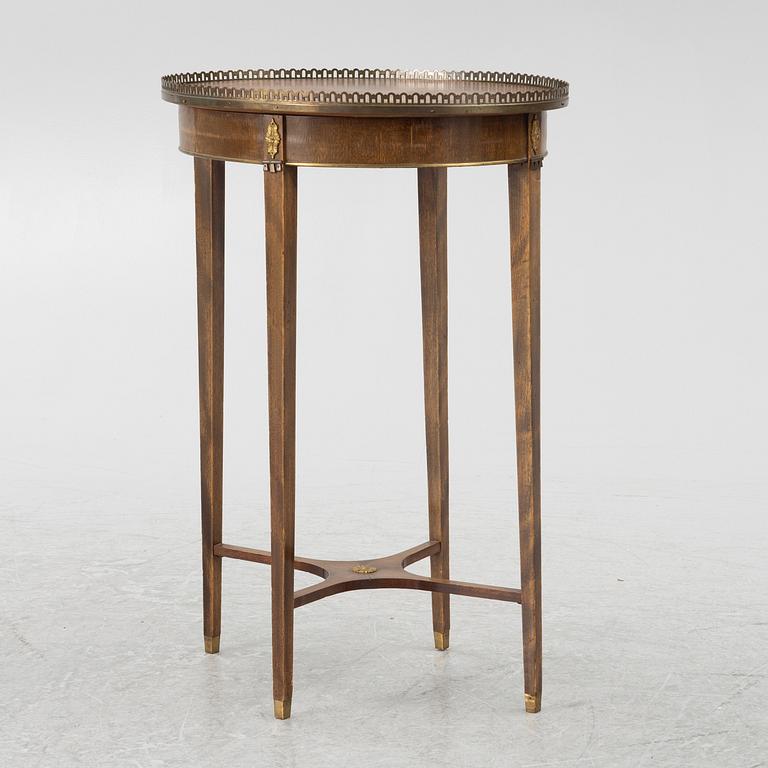 Sidobord, gustaviansk stil, omkring 1900.