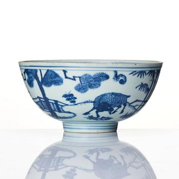 A blue and white bowl, late Ming dynasty, 17th century.