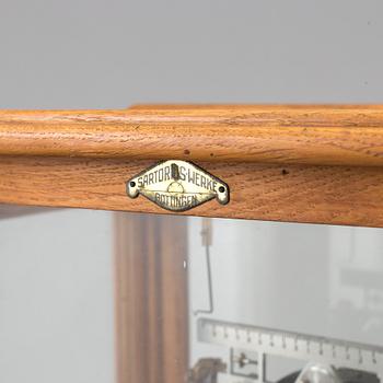 A German Sartorius-Werke Göttingen Scale from mid 20th century.