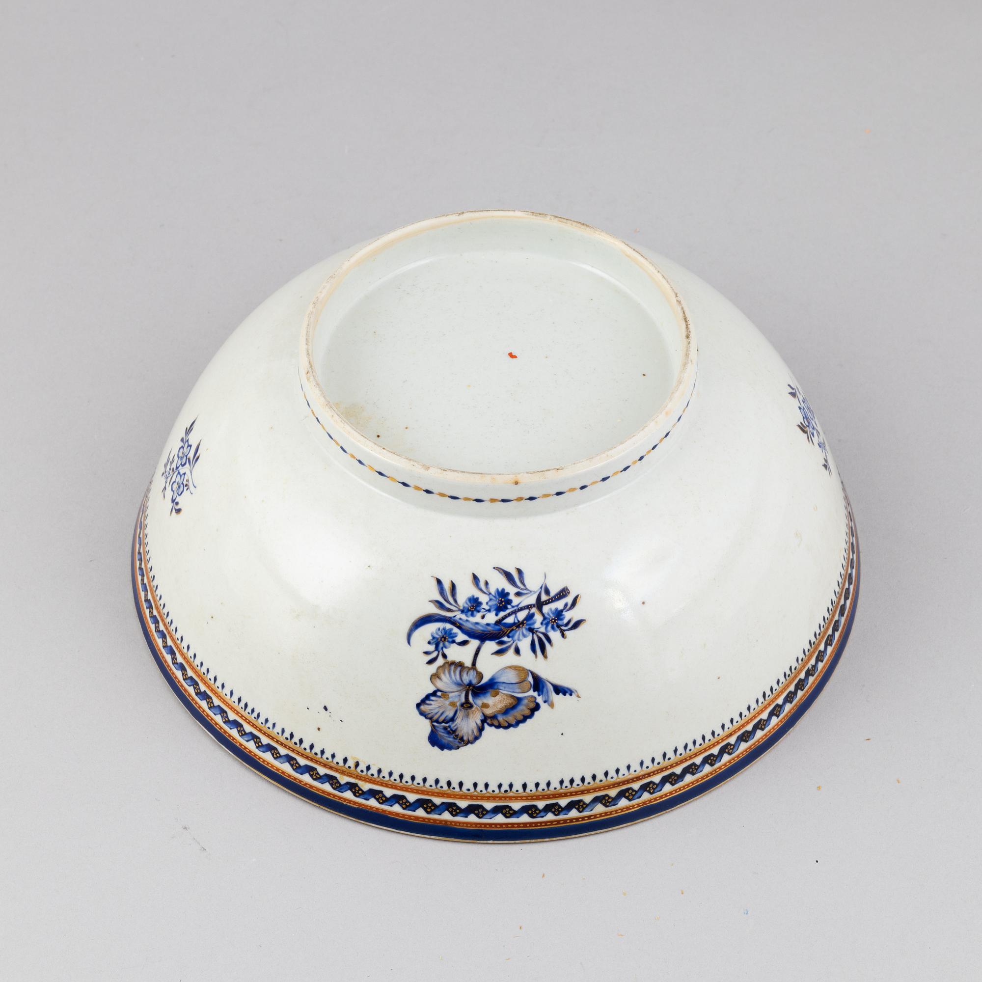 Bålskål, porslin, Kina, Jiaqing (1796-1820).