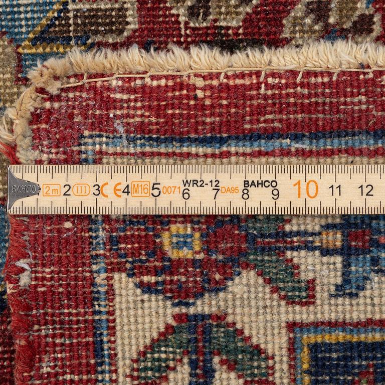 Carpet, oriental, approx. 330 x 214 cm.