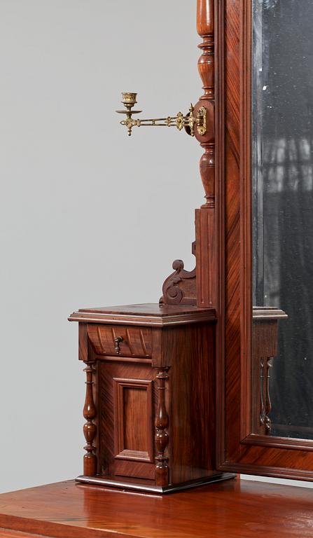 SPEGELBYRÅ, nyrenässans, 1800-talets slut.