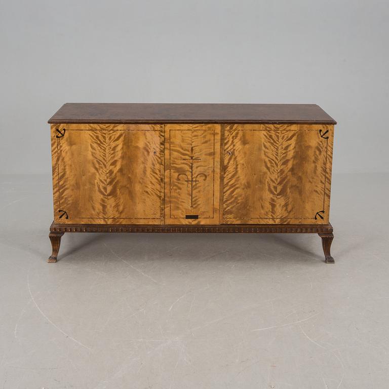 SIDEBOARD, 1900-talets första hälft.