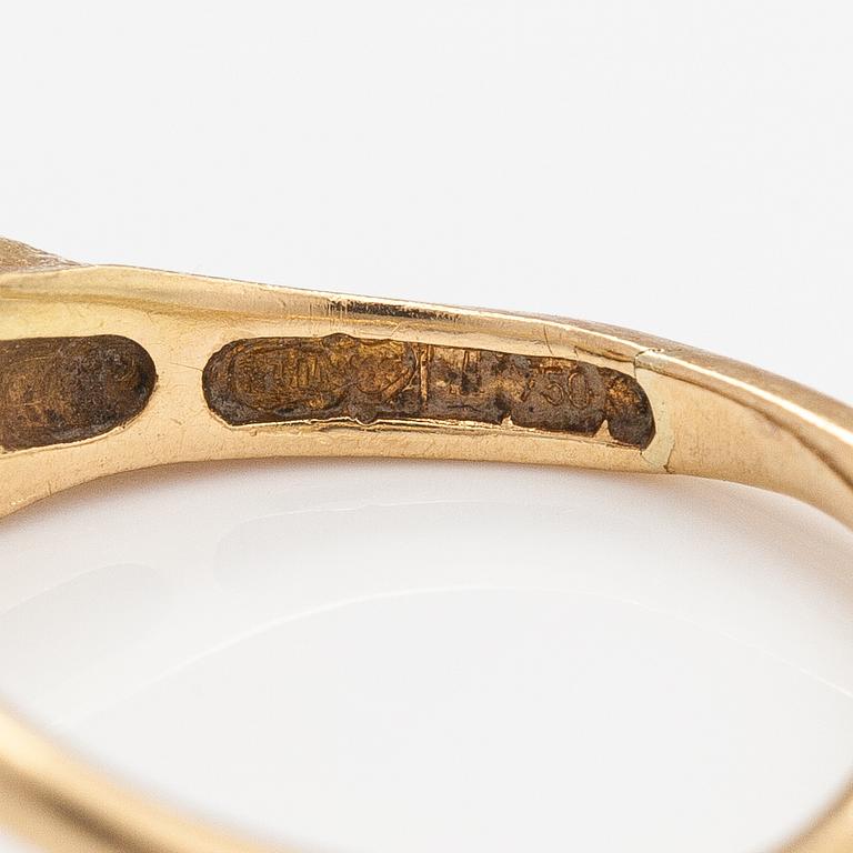 Björn Weckström, An 18K gold ring "Diamond well" with a diamond ca. 0.02 ct. Lapponia.