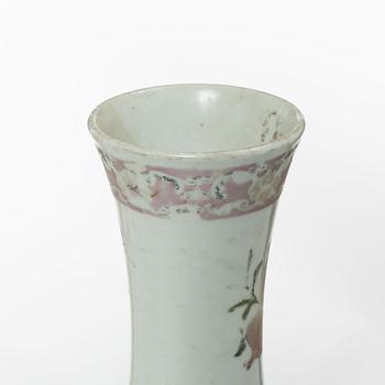 A Chinese famille rose porcelain vase, 19/20th century.