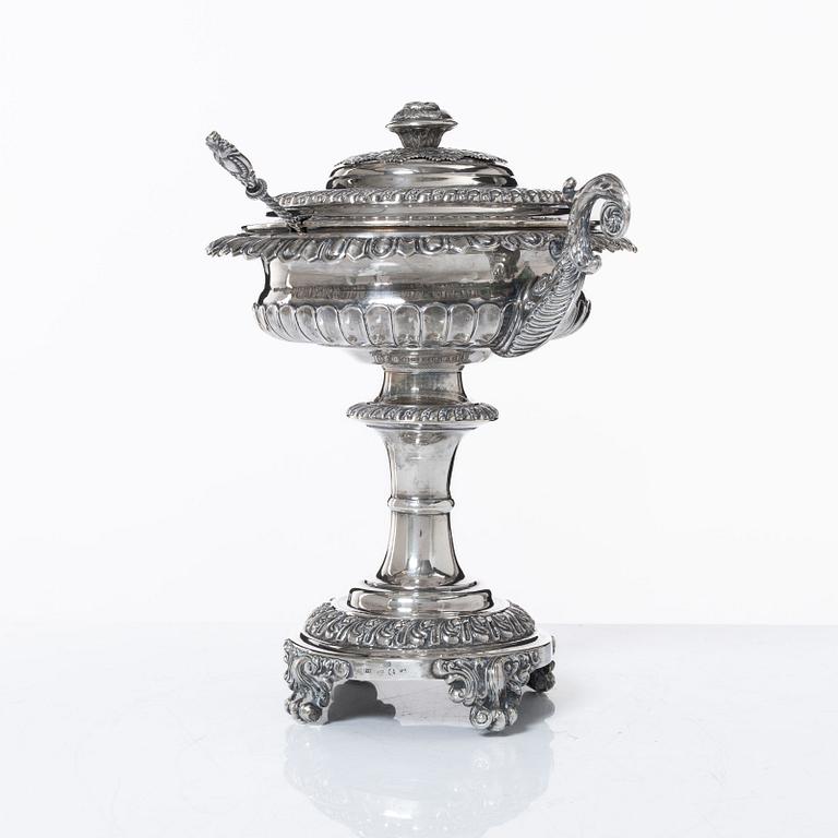 Sockerskål på fot, silver, Fredrik Nymansson, Kristinehamn 1839. Senempire.