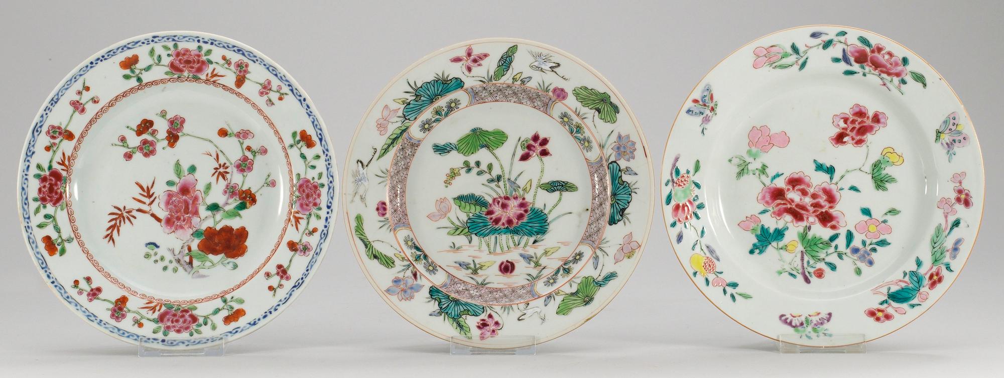 TALLRIKAR, 3 st, porslin. Qing dynastin. Qianlong (1736-95).