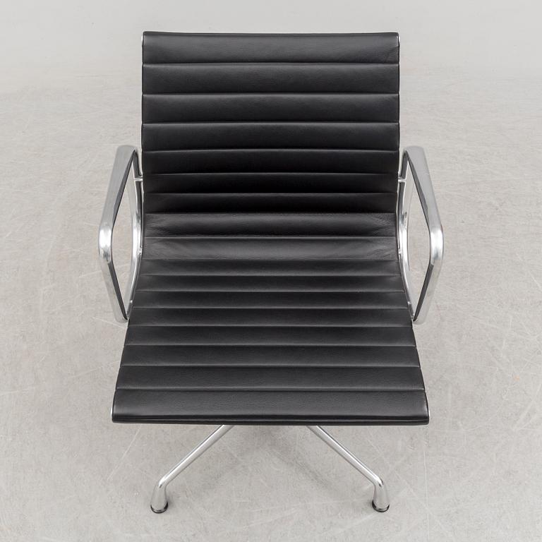 CHARLES & RAY EAMES, skrivbordsstol, "Aluminium Chair EA 104", Vitra, omkring 2015.