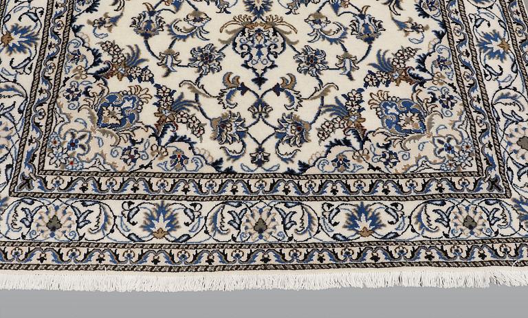 Matta, Nain part silk, ca 240 x 164 cm.