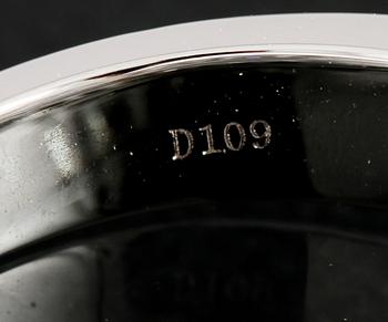 RING, 18k vitguld med briljant och baguettslipade diamanter, 1.09 ct. Vikt 5,2 g.