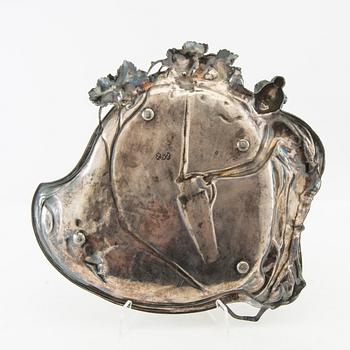 Decorative dish Wurtembergische Metalwaren fabrik Art Nouveau around 1900 silver-plated (Britannia metal).