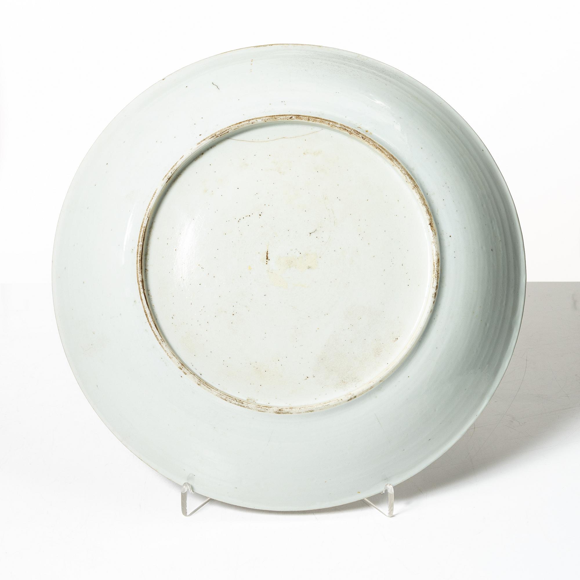 A porcelain dish. Probably Samson, France, 19th Century.