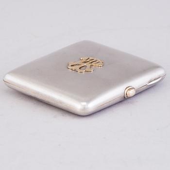 A parcel-gilt cigarette case, mark of PP, Helsinki. Around 1950.